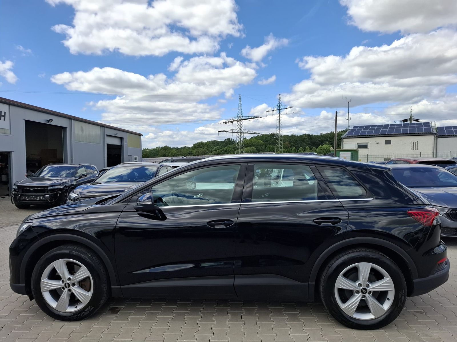 Fahrzeugabbildung Audi Q4 e-tron 40 AHK*LED*19"ALU*SHZ*SPORTSITZE*94,4%
