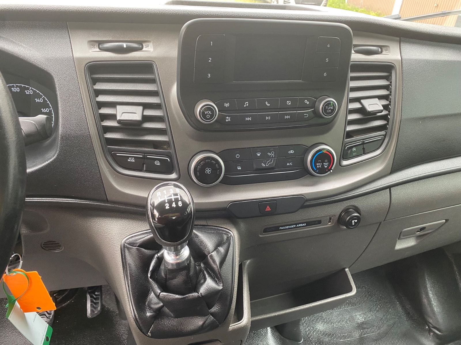 Fahrzeugabbildung Ford FORD Transit 350 L4Trend,AHK,1Hd,LederGarantie
