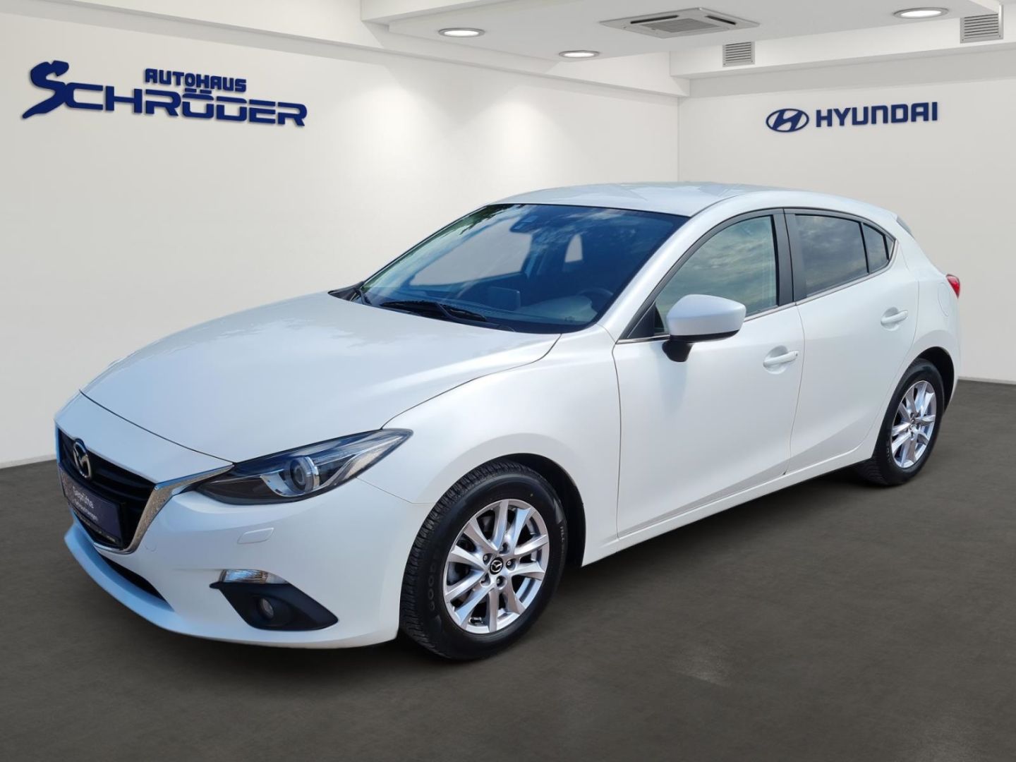 Fahrzeugabbildung Mazda 3 Center-Line er 2.0 LED-Tagfahrlicht