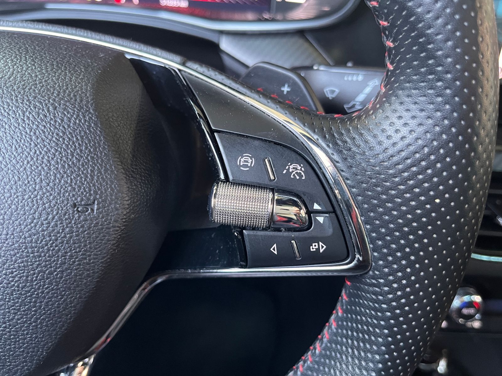 Fahrzeugabbildung SKODA Kamiq Monte Carlo PANO LED NAVI ALU
