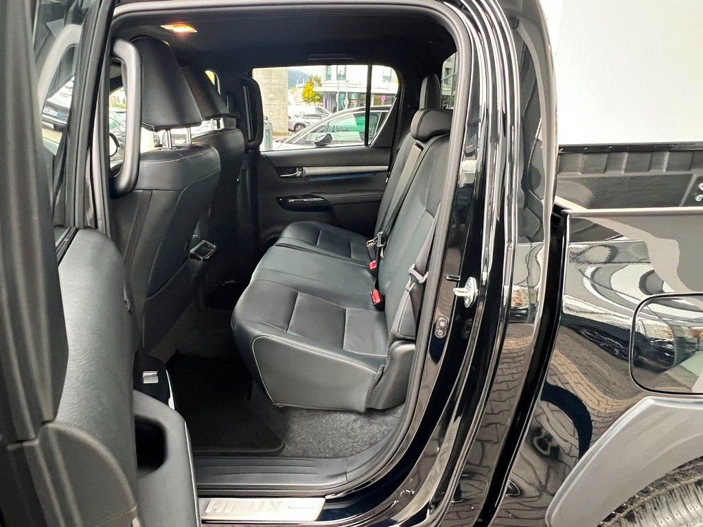 Fahrzeugabbildung Toyota Hilux Double Cab 2.8 D Invincible 4x4 NAVI 360°