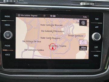 Volkswagen Tiguan - 10