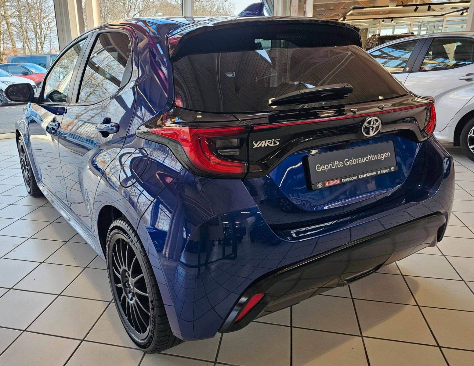 Fahrzeugabbildung Toyota Yaris Style 1,5 Schaltfahrzeug / Navi / Head-Up