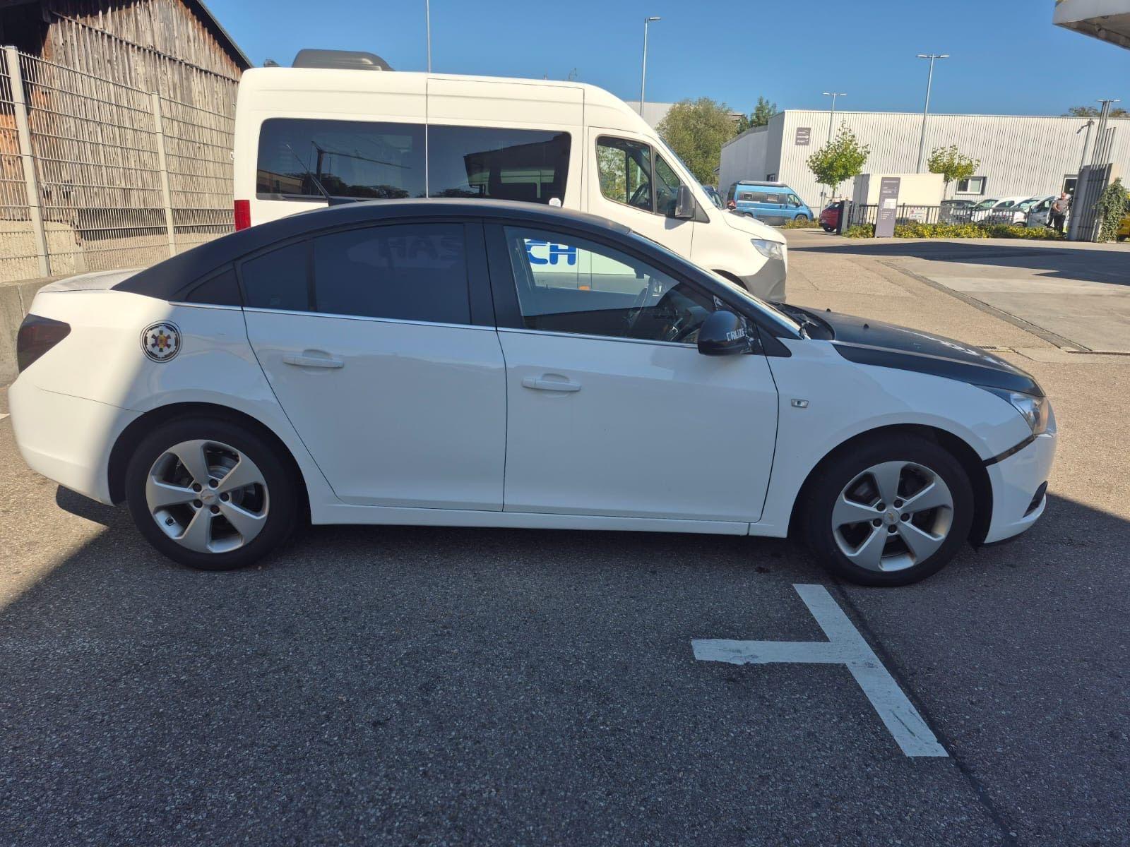 Chevrolet Cruze 2012 — салон