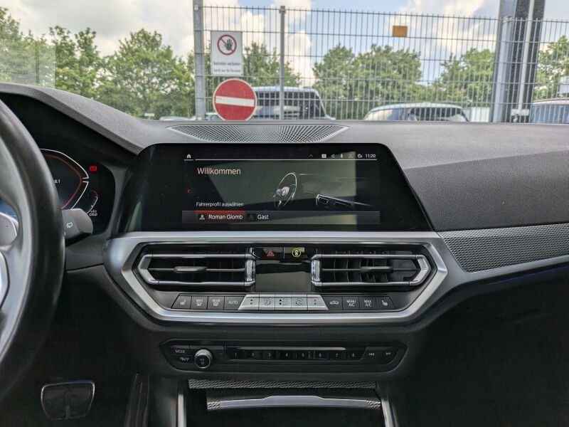 BMW 320i Tour. M Sport Laser. Glasdach. Park.Ass. foto 9
