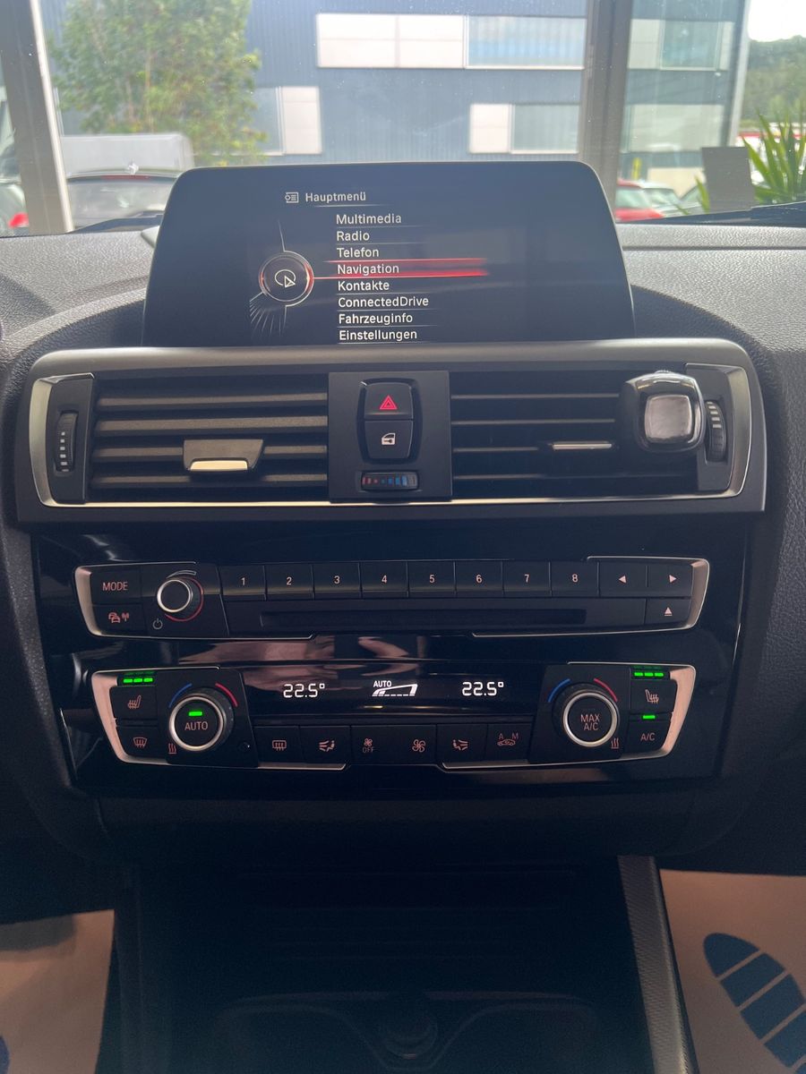 Fahrzeugabbildung BMW M135 i xDrive * SCHIEBEDACH * LEDER *