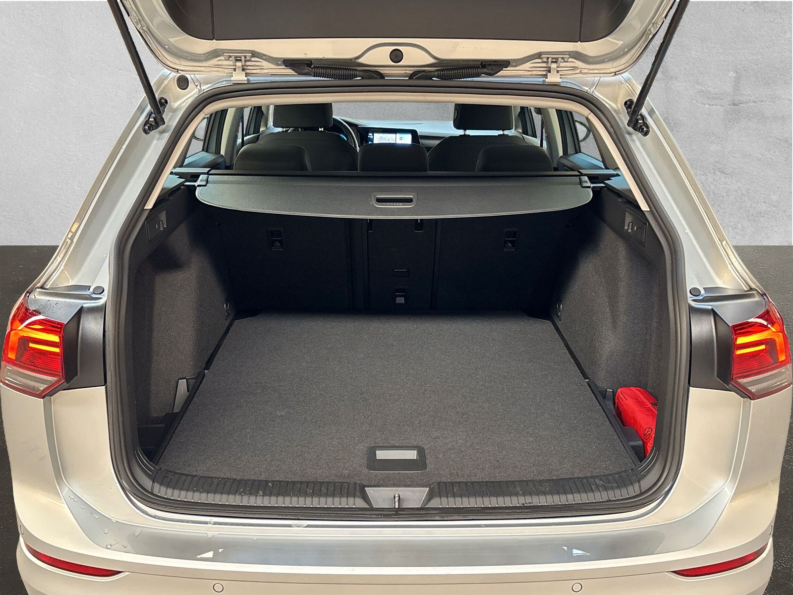 Fahrzeugabbildung Volkswagen Golf Variant 1.5 eTSI Life DSG AppConnect