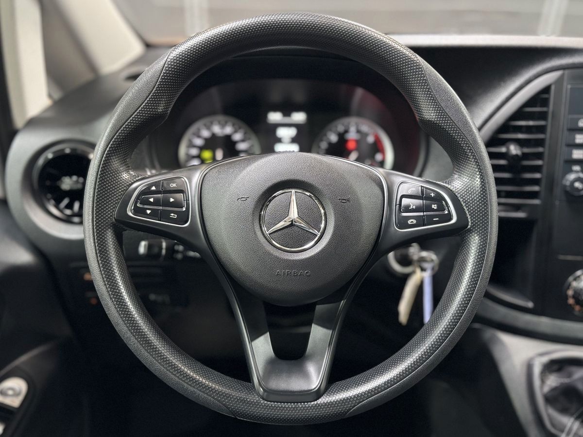 Fahrzeugabbildung Mercedes-Benz Vito Mixto 114 CDI Kompakt#Kamera#Navi#Klima#AHK