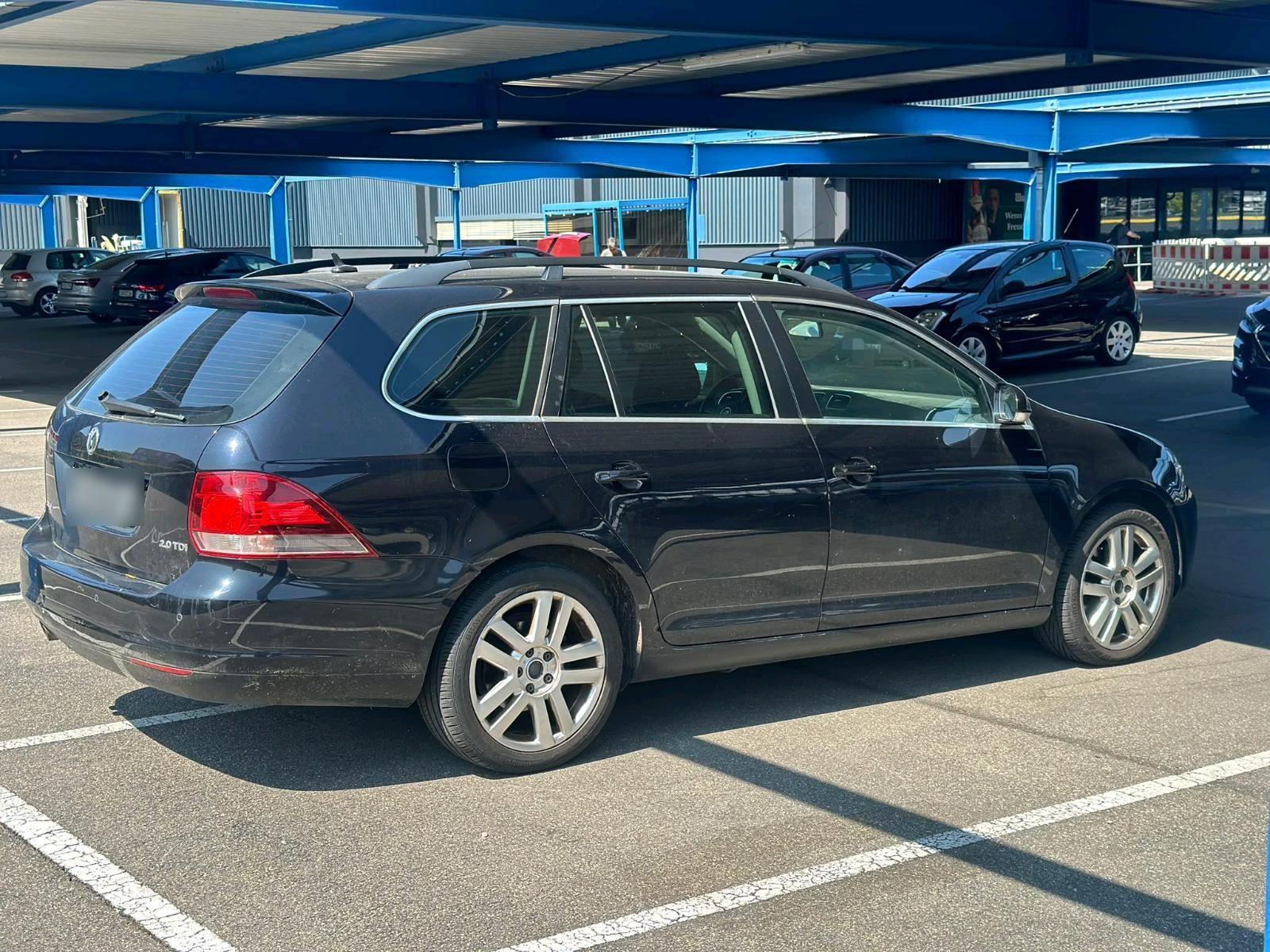 Volkswagen Golf 2011 — interior
