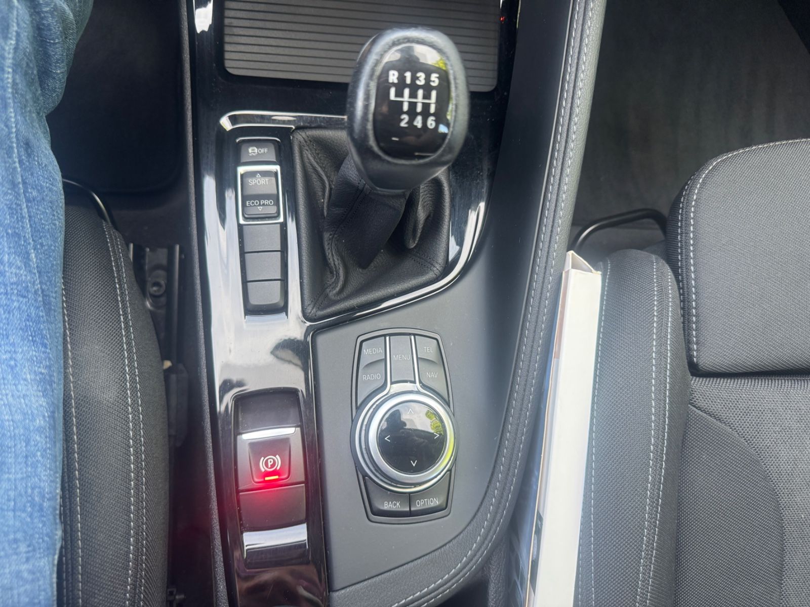 Fahrzeugabbildung BMW X1 sDrive 18 i Sport Line Navi+Sitzheizung