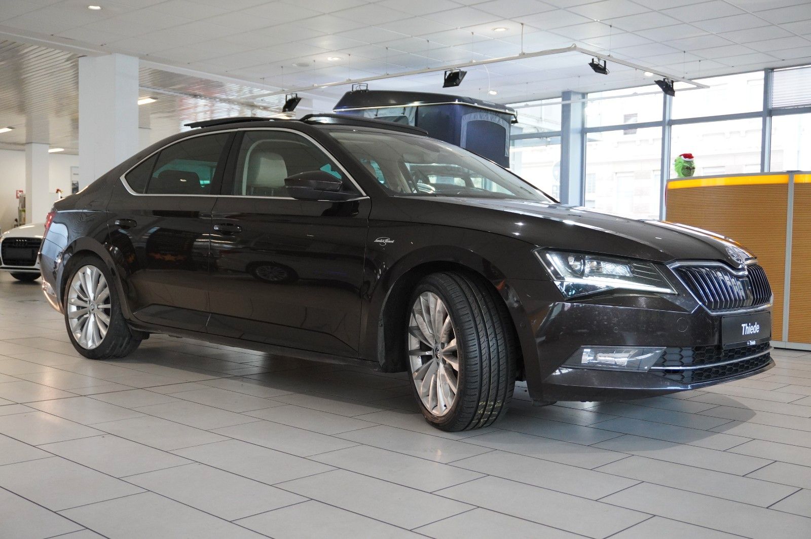 Fahrzeugabbildung SKODA Superb Lim. 2.0 TSI L&K 4X4 DSG NAVI/KAMERA/AHK