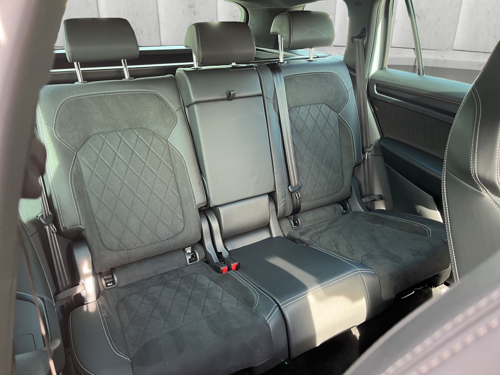 Fahrzeugabbildung SKODA Kodiaq Sportline 4x4*SHZ*LHZ*NAVI*AHK*ACC**