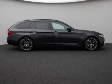 Fahrzeugabbildung BMW 530e Panorama Kamera Laser HUD DAB H/K ACC AHK