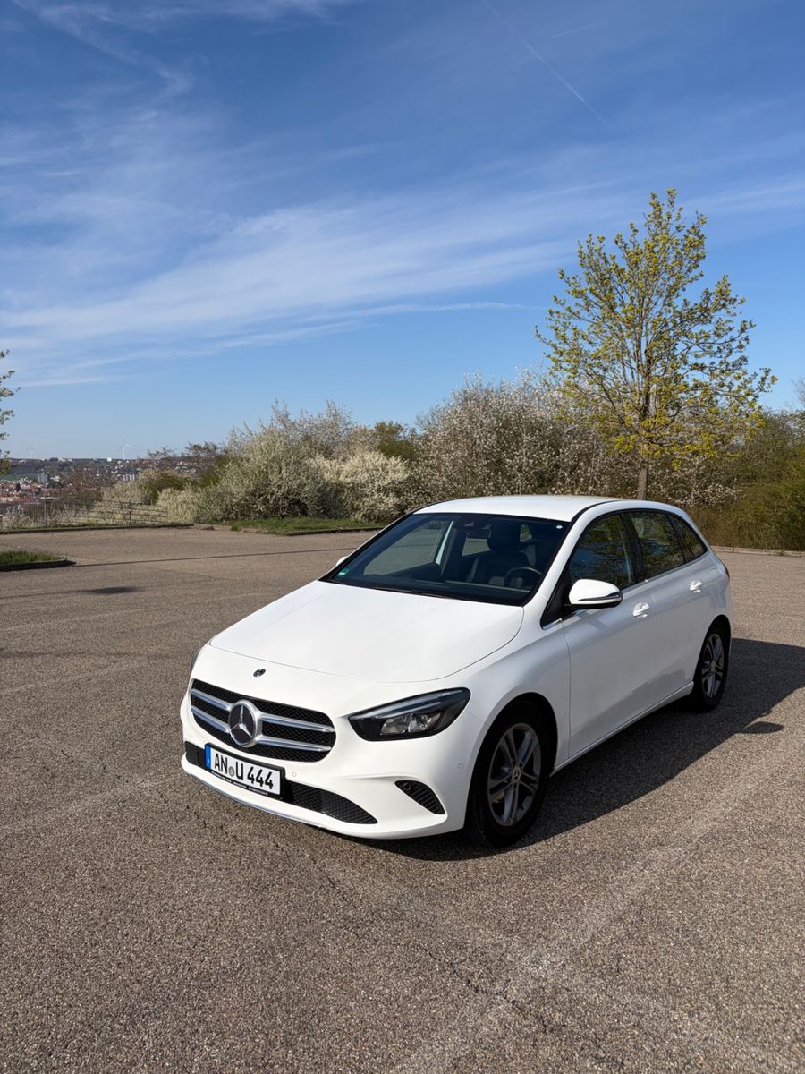 MERCEDES-BENZ B 180 d DCT -
