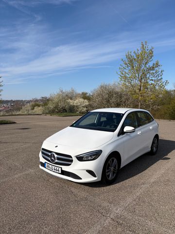 MERCEDES-BENZ B 180 d DCT -