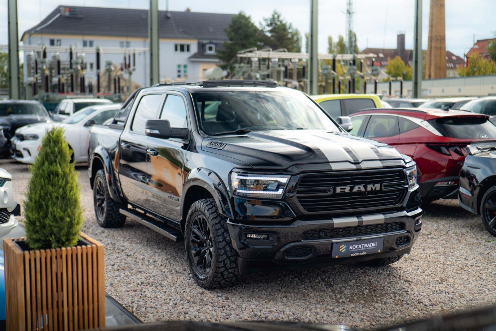 Fahrzeugabbildung Dodge RAM 5.7 V8 HEMI 4x4 Night LARAMIE Pano LED 19%