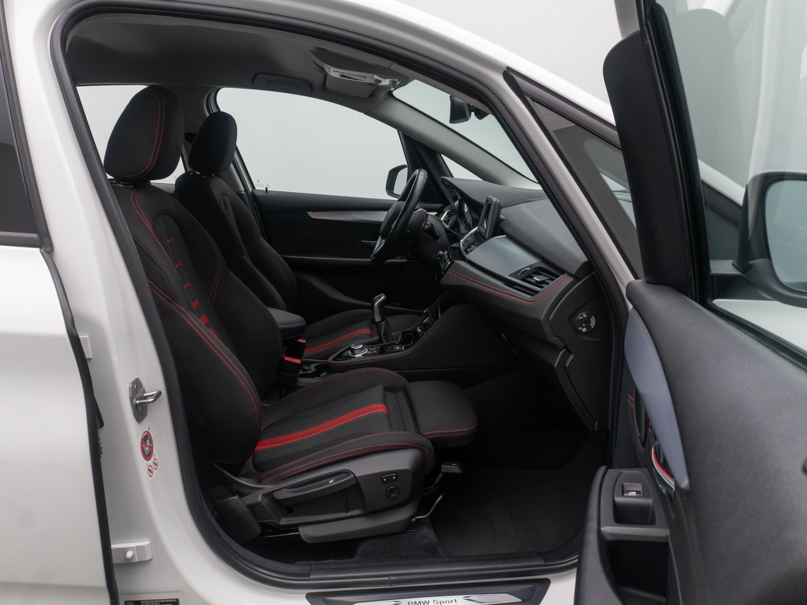 Fahrzeugabbildung BMW 218i Active Tourer Sport Line ParkAssis Navi LED