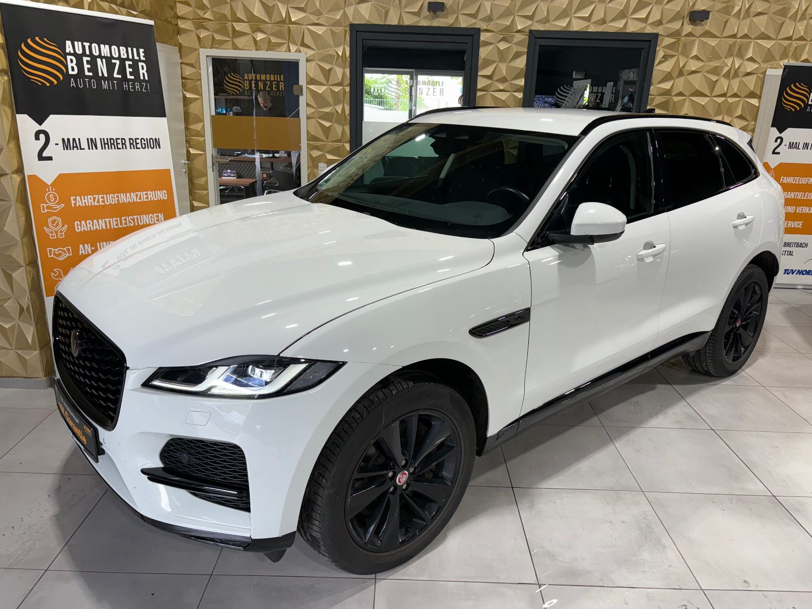 Fahrzeugabbildung Jaguar F-PACE SE AWD/D300/MEMORY/MASSAGE/APPLE/NAVI/KAM
