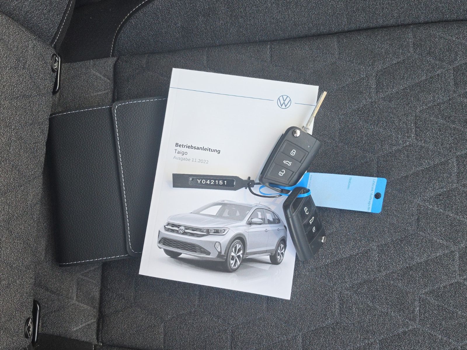 Fahrzeugabbildung Volkswagen Taigo Move AUS 1.HAND APP TEMPOMAT SHZ PDC