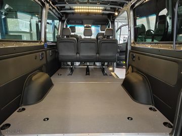 Mercedes-Benz Sprinter 319 319CDI4x4AUT-5SITZE-LEDER-NAVI-AHK.