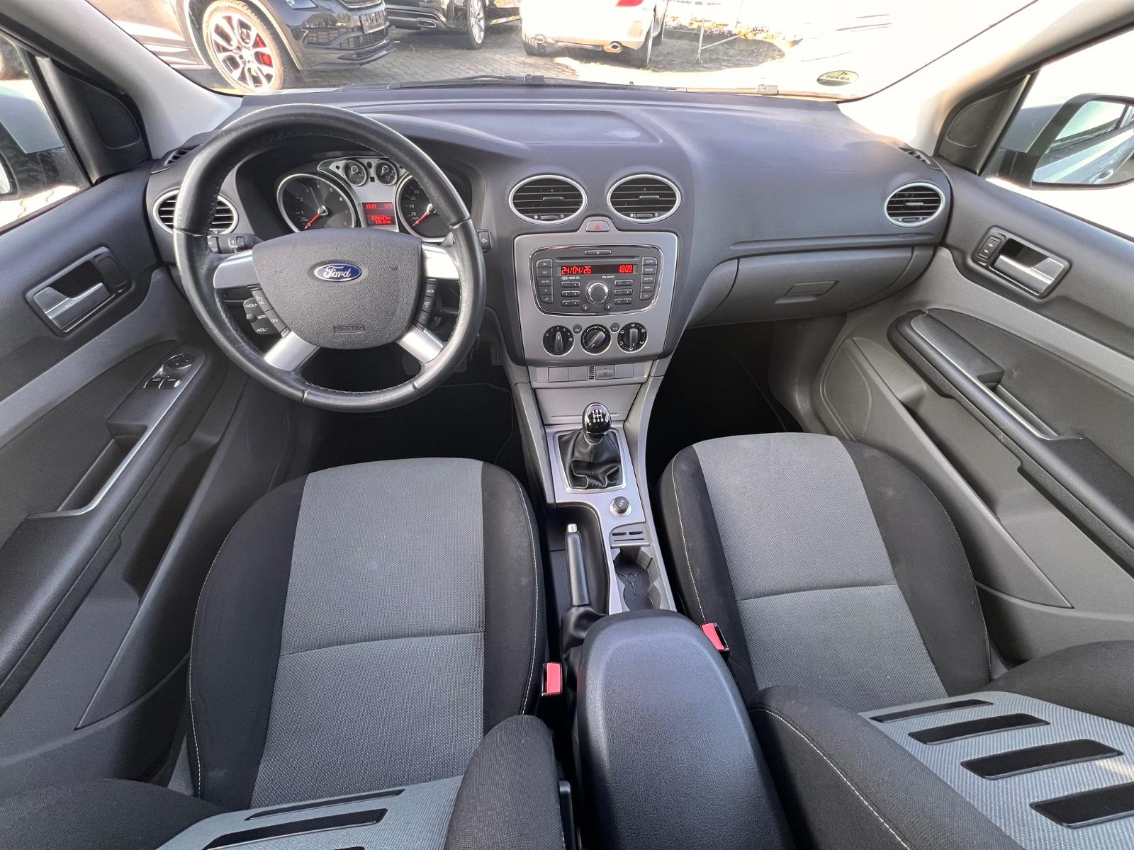 Ford Focus 2011 — photo 20