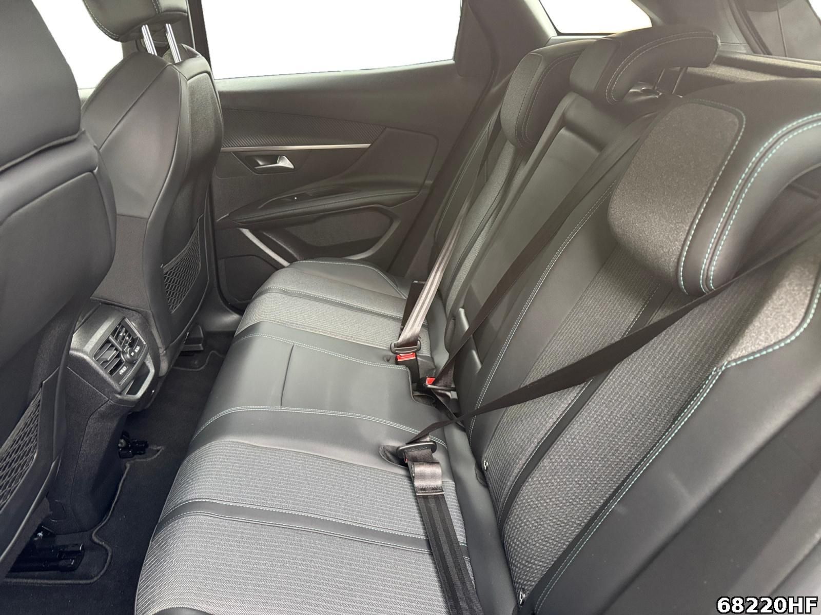 Fahrzeugabbildung Peugeot 3008 Allure 1.6 Hybrid 225 Allure*NAVI*PDC*SHZ*