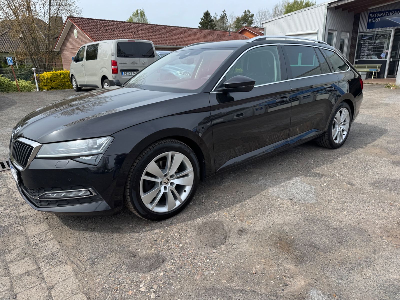 SKODA Superb Combi Premium Edition/Standheizung/Kamera