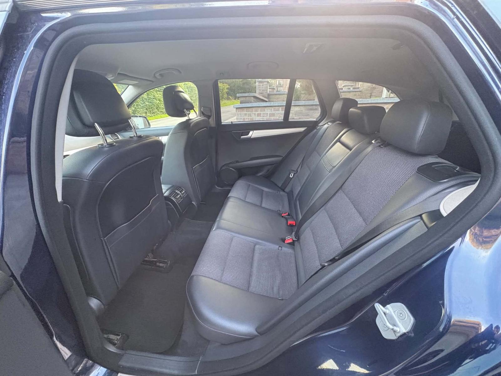 Mercedes-Benz C200 2012 — photo 9