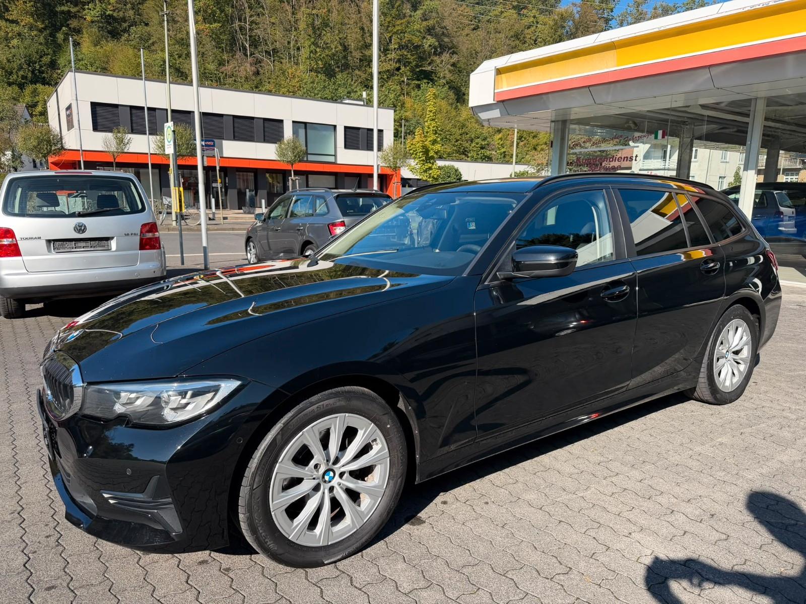 BMW 318 Touring, schw. AHK, PDC, SZ, 1. Hand