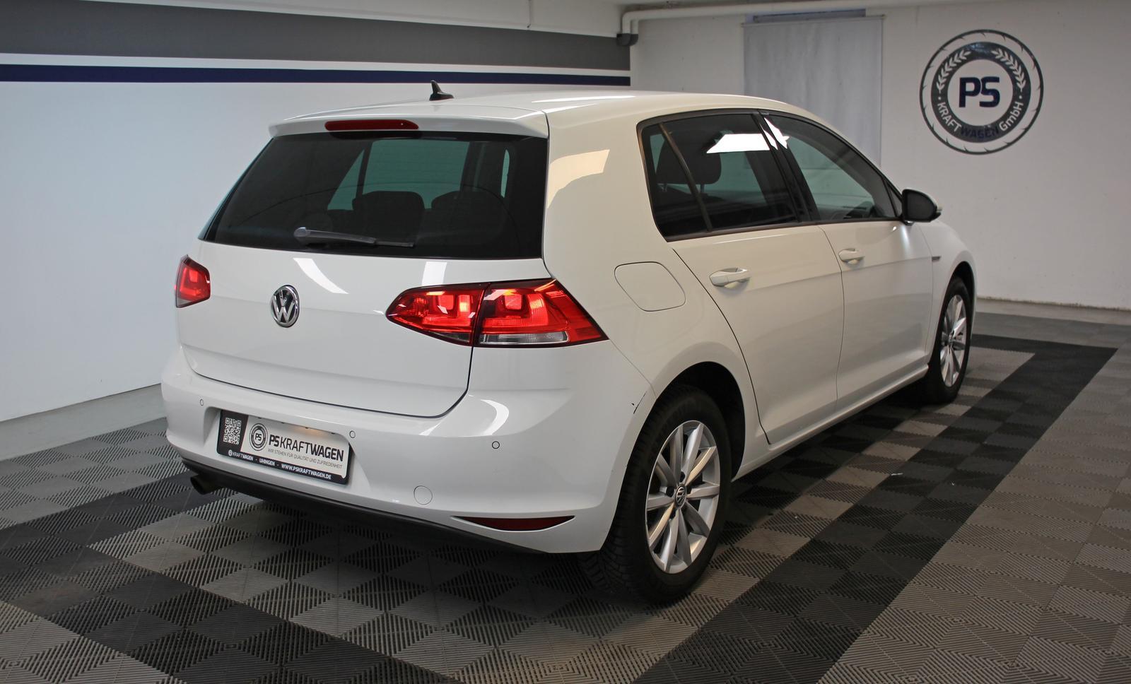 Volkswagen Golf VII 1.2 TSI Lim. TEMP SHZ BT S.HEFT NAVI 2H