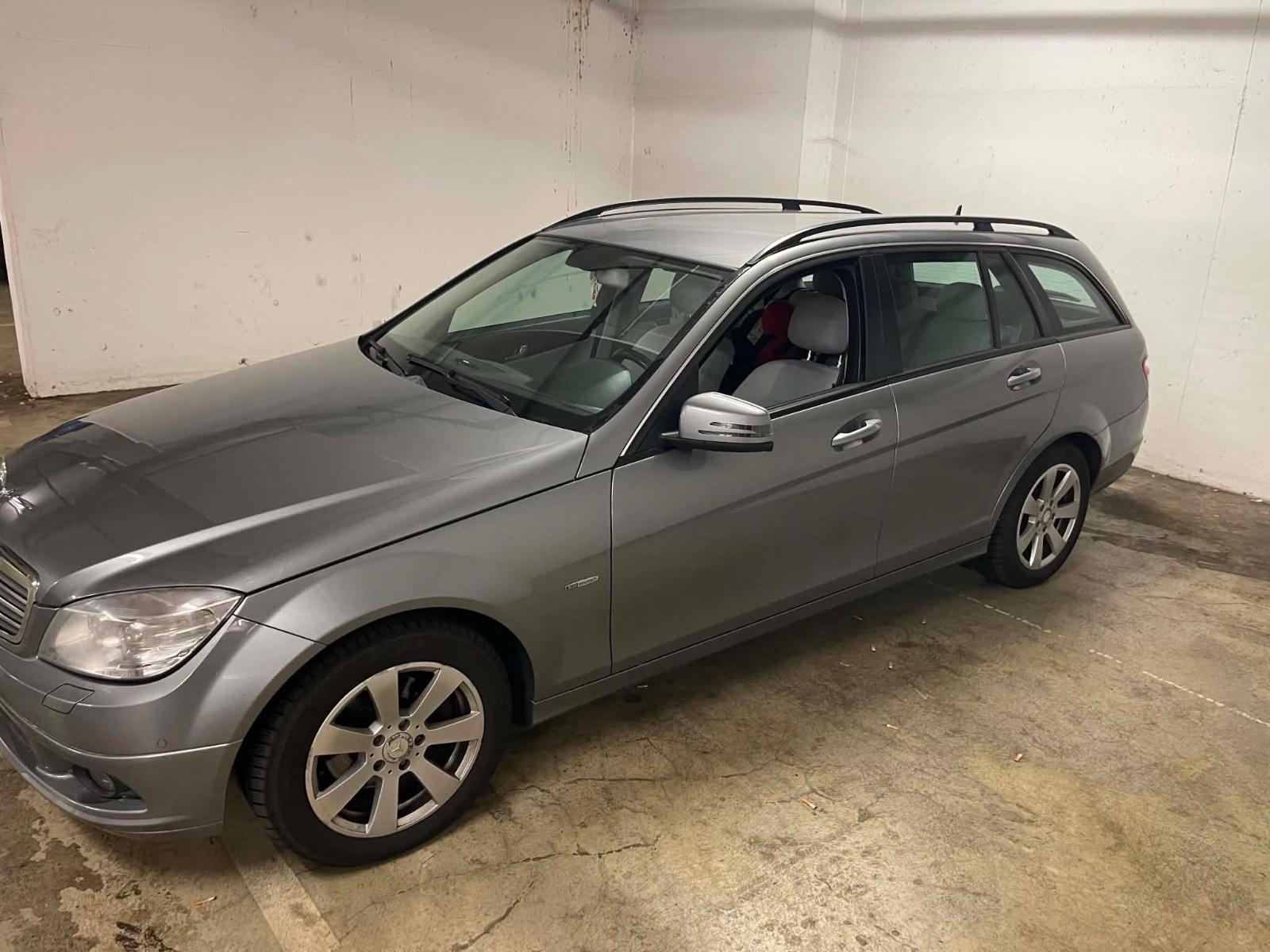Mercedes-Benz C220 2010 — rear view