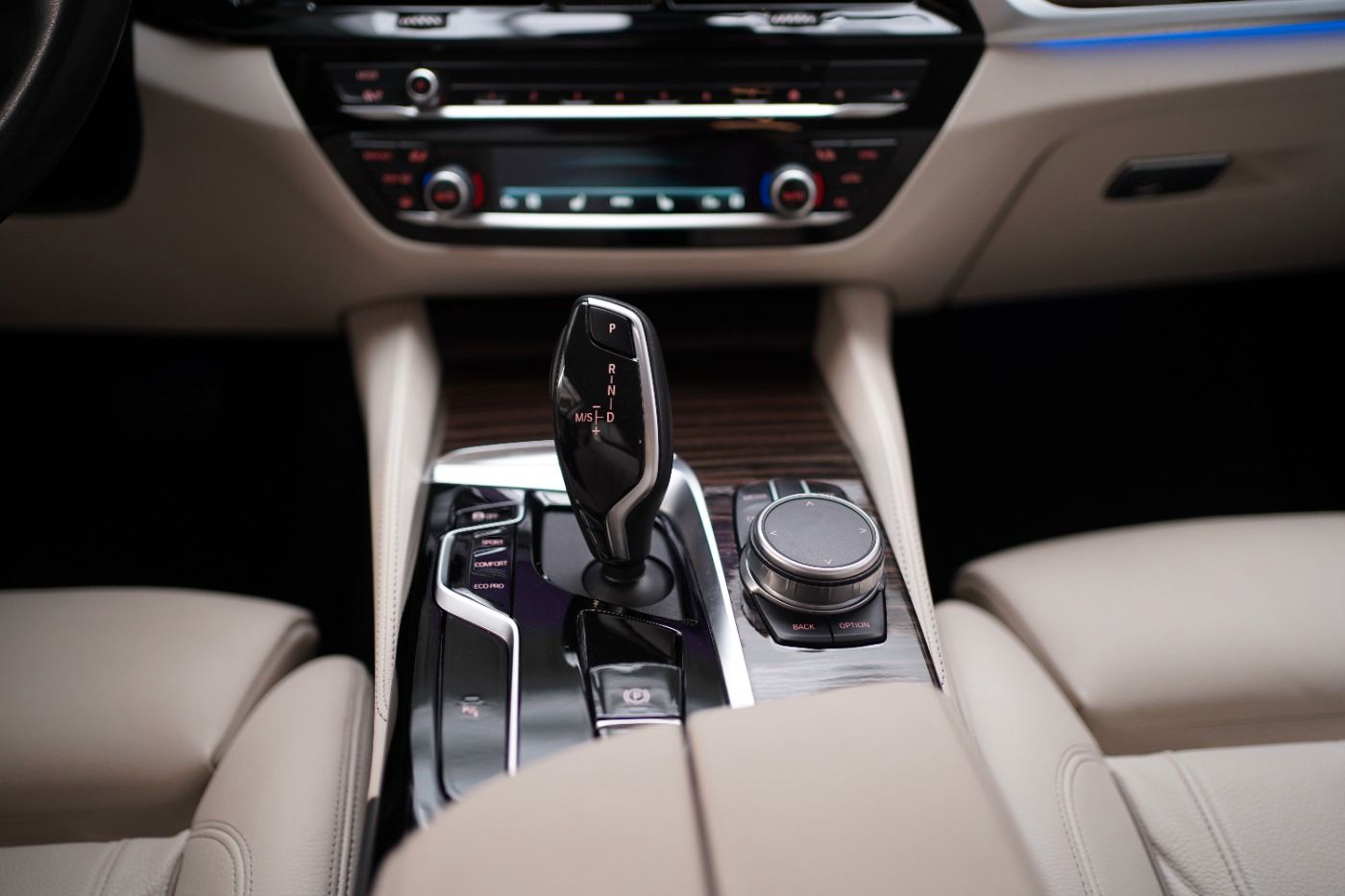 Fahrzeugabbildung BMW 530i xDrive Luxury Line +Komfortsitze+Laserlicht