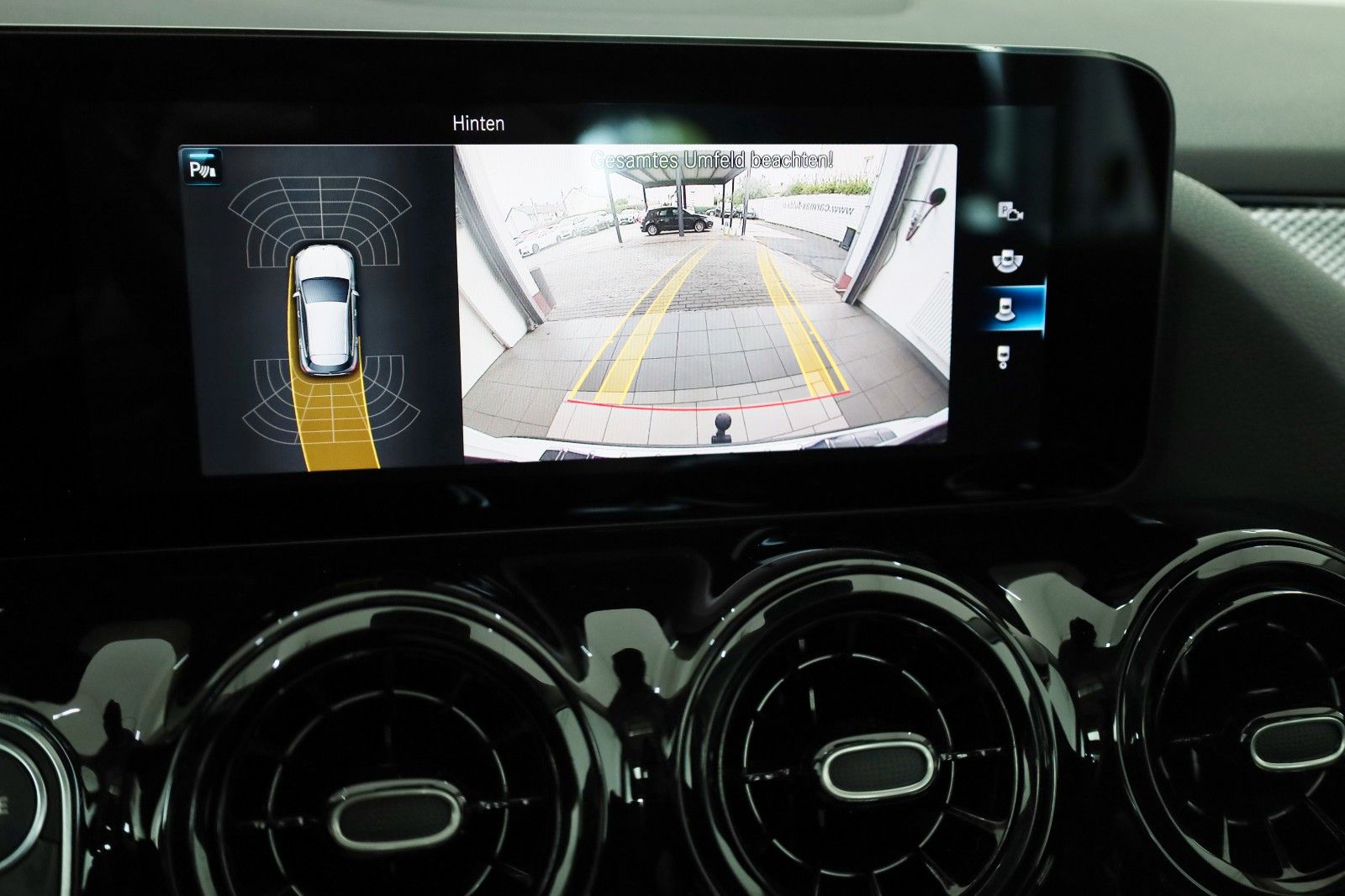 Fahrzeugabbildung Mercedes-Benz GLA 200 d,T.Leder,Navi,LED,Kamera,ACC,Panor.,AHK
