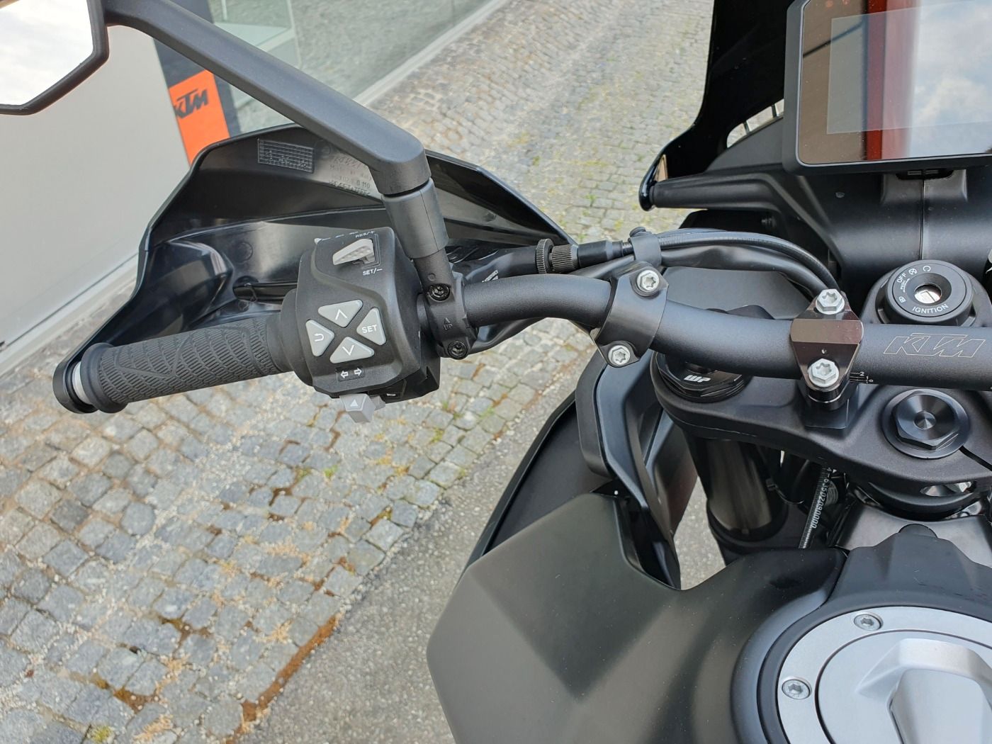 Fahrzeugabbildung KTM 890 SMT Modell 2023