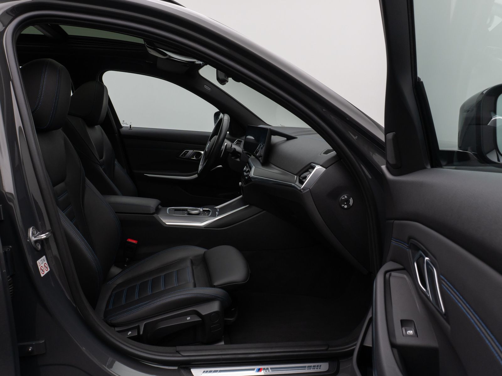 Fahrzeugabbildung BMW 330e xD M Sport Kamera DAB HiFi Komfort Panorama