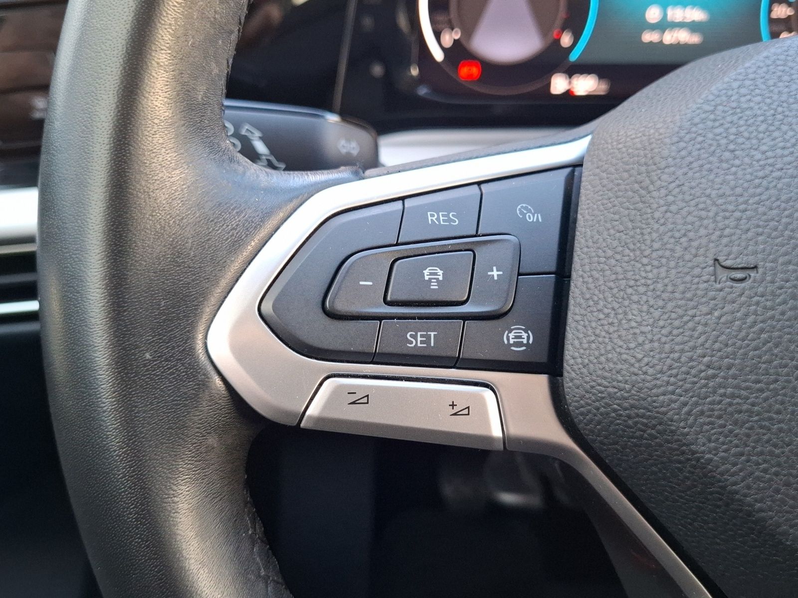 Fahrzeugabbildung Volkswagen Golf VIII Variant TDI Life LED CarPlay AID ACC P