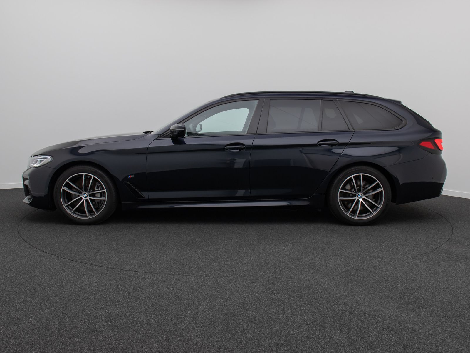 Fahrzeugabbildung BMW 530d M Sport DAB Laser AHK 4xKlima HUD Panorama