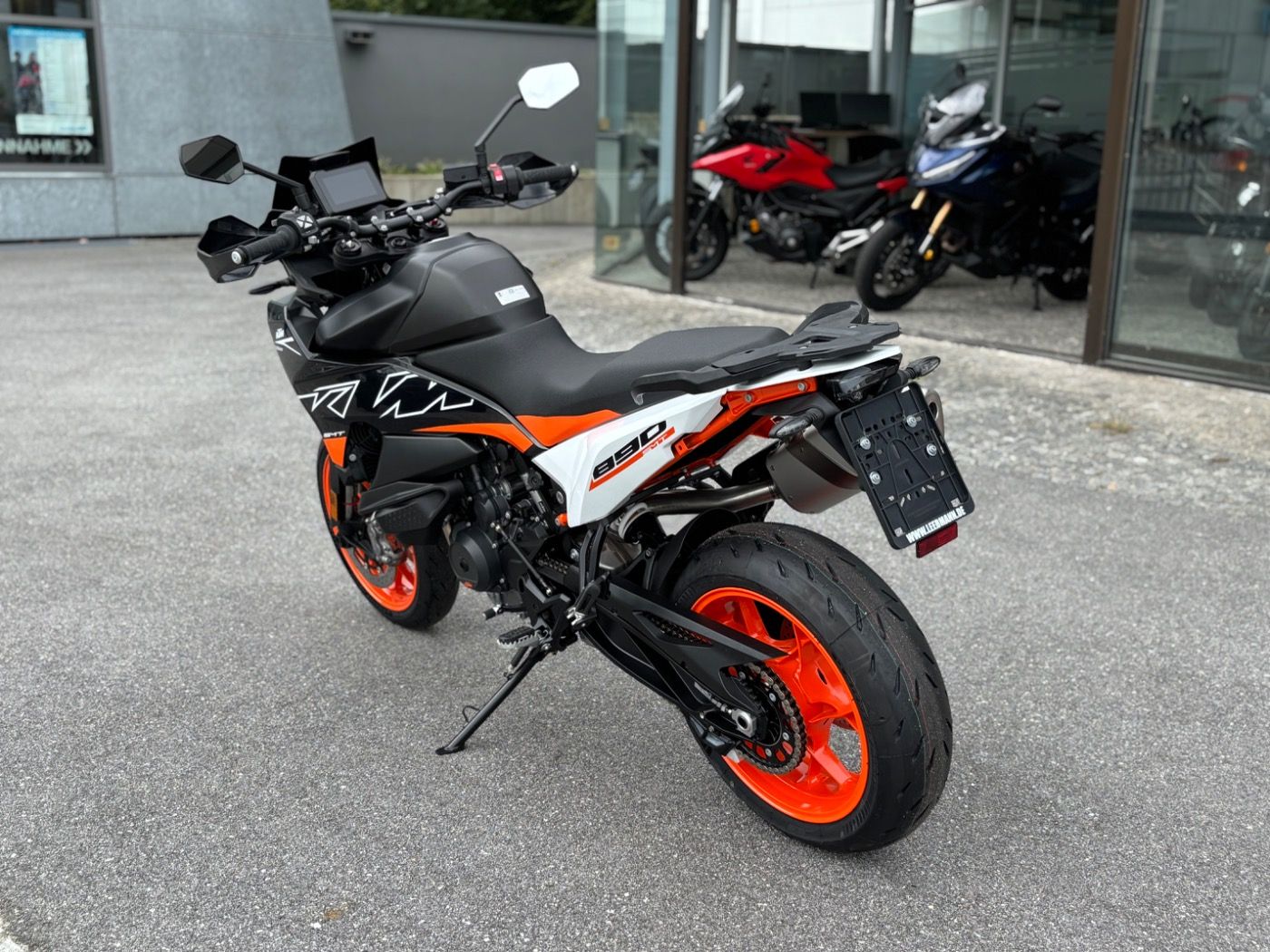 Fahrzeugabbildung KTM 890 SMT Modell 2024 4 Jahre Garantie