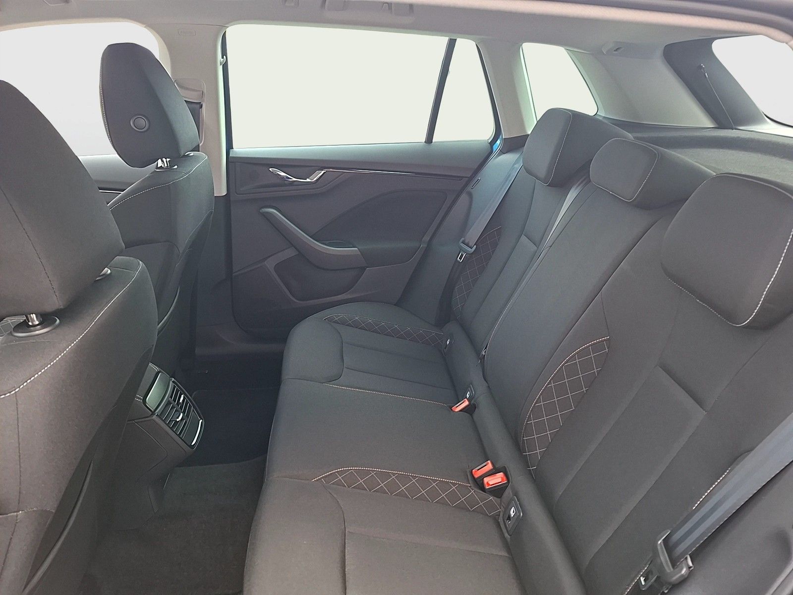 Fahrzeugabbildung SKODA Kamiq TSI Ambition Navi VC GRA PDC SH LM