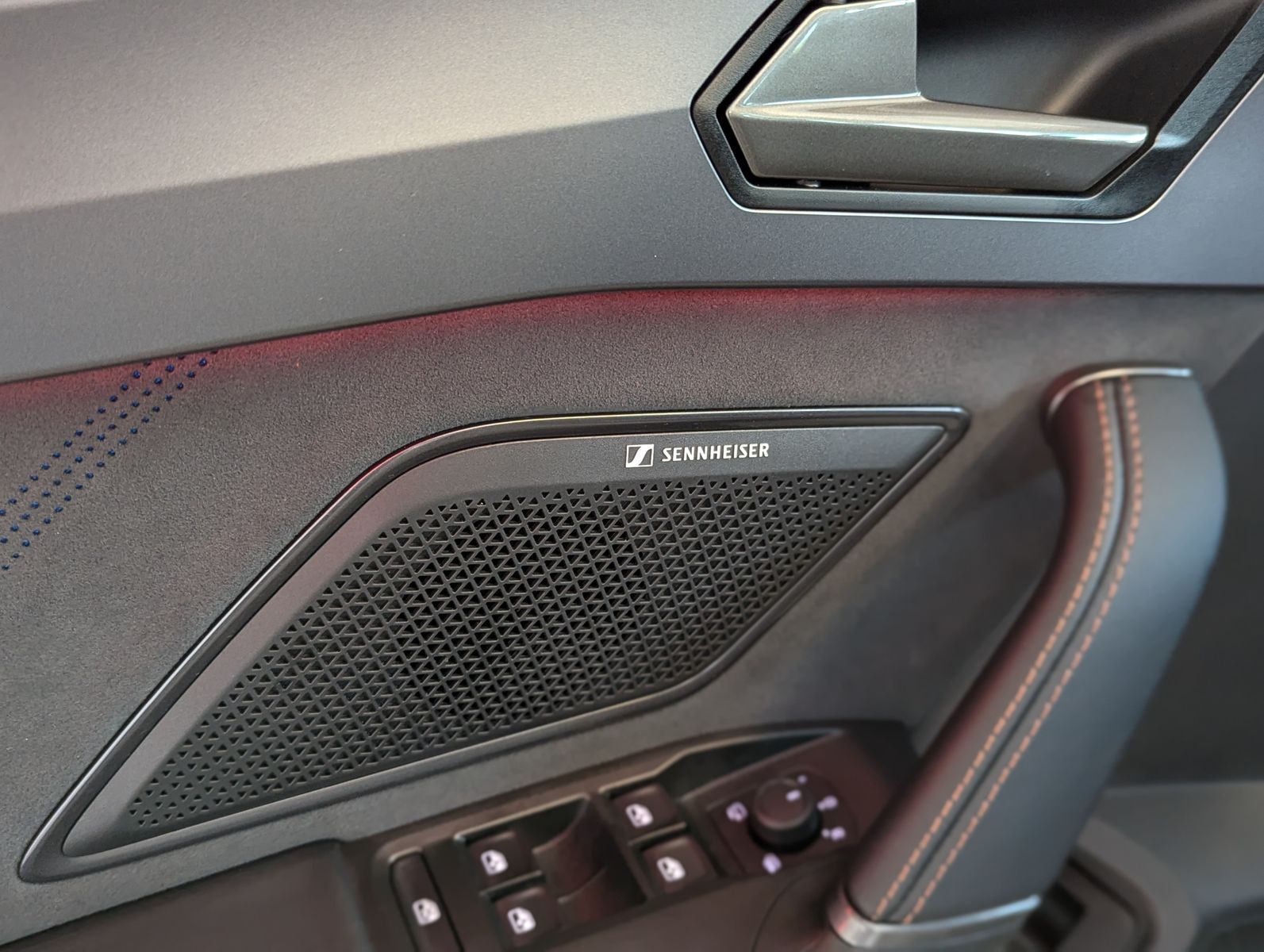 CUPRA Leon 1.5 eTSI Sennh Matrix Pano Edge/Dynamic AHK - Image 23