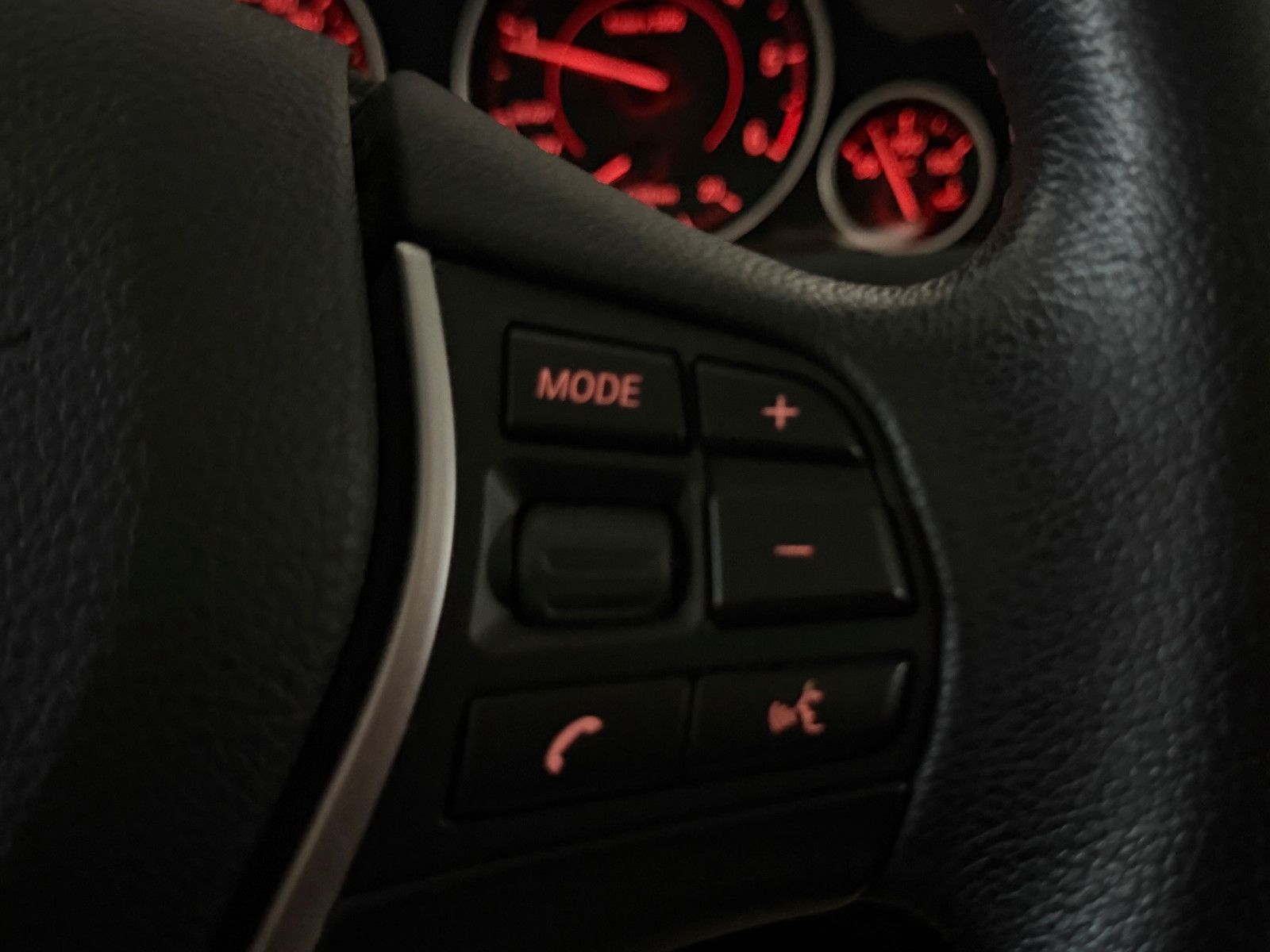Fahrzeugabbildung BMW 320 d Lim. SPORT LINE/XENON/KAMERA/PDC/KLIMA