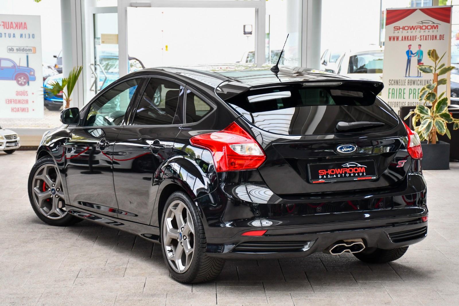 Ford Focus Lim. ST Schalter Recaro Kamera Navi 1.Hand