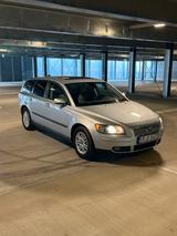 Volvo V50 1.8| Guter Zustand |volles Scheckheft! - Volvo V50 mit Benzin-Antrieb: Scheckheftgepflegt