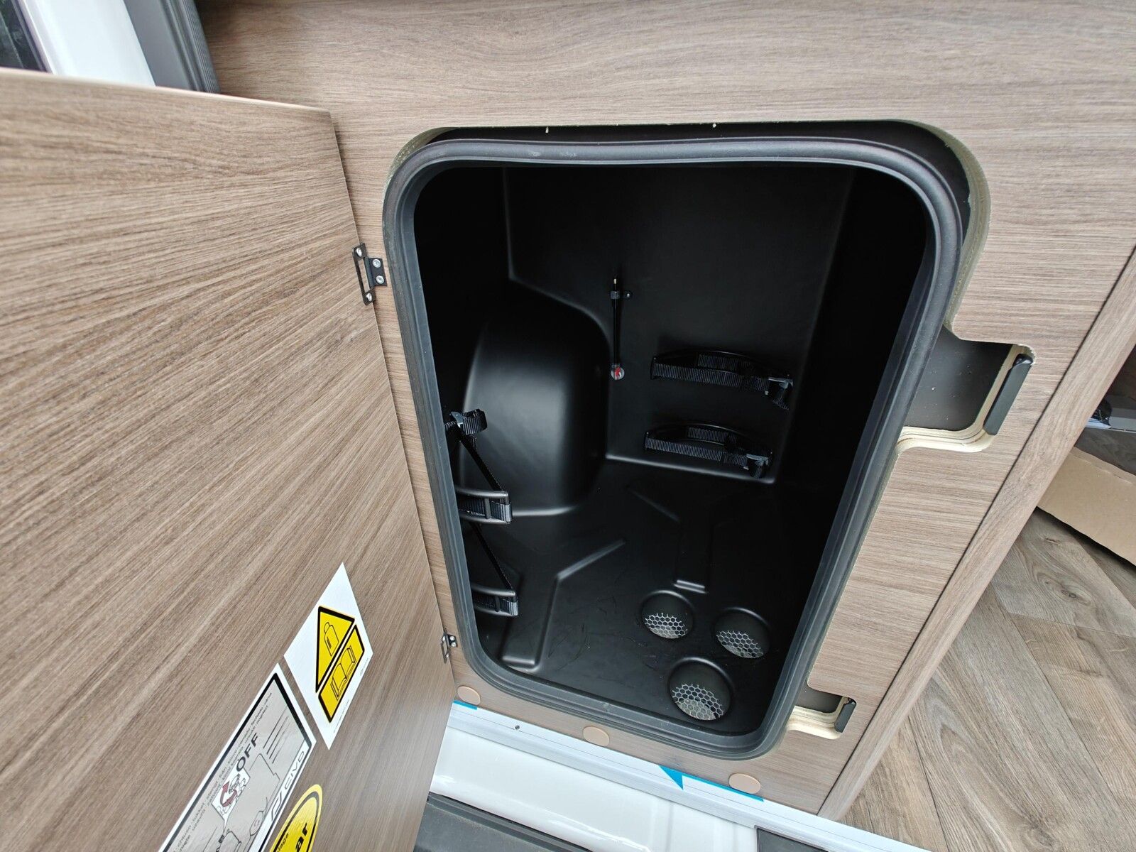 Fahrzeugabbildung Carado CV 600 SIE SPAREN ÜBER 6.009