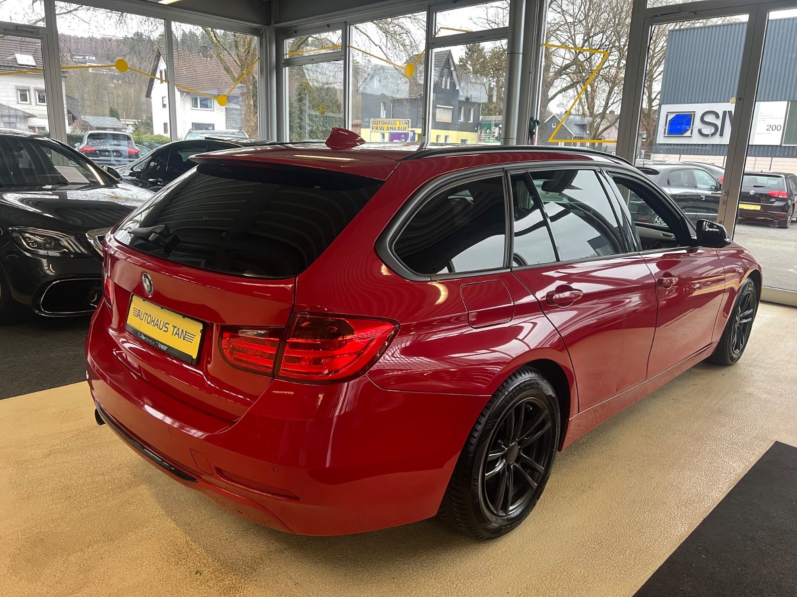 Fahrzeugabbildung BMW 316 i Touring F31 Sportline *NAVI *MELBOURNEROT