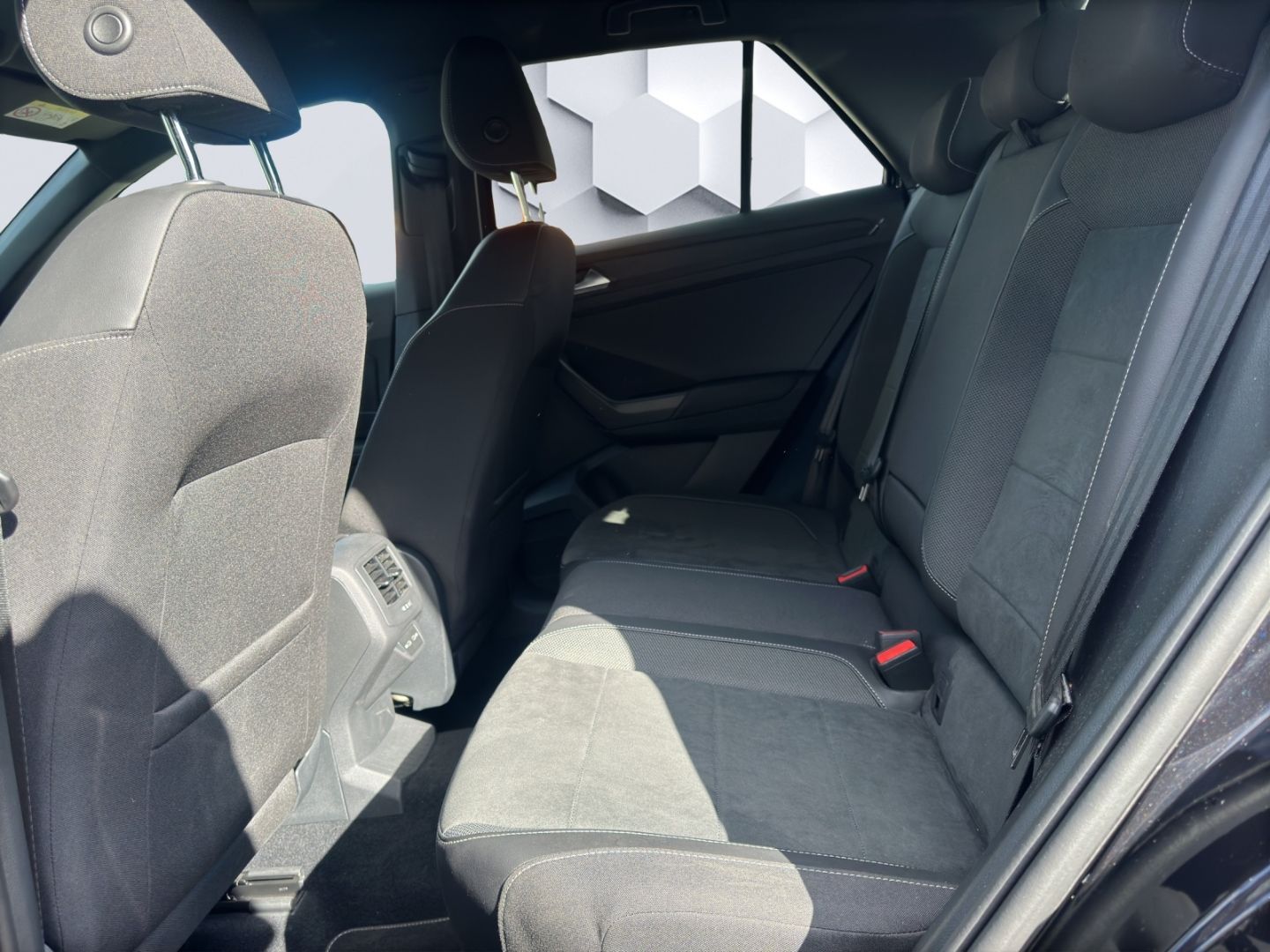 T-Roc 1.5 TSI R-Line DSG AHZV LED PDC Rückfahrka