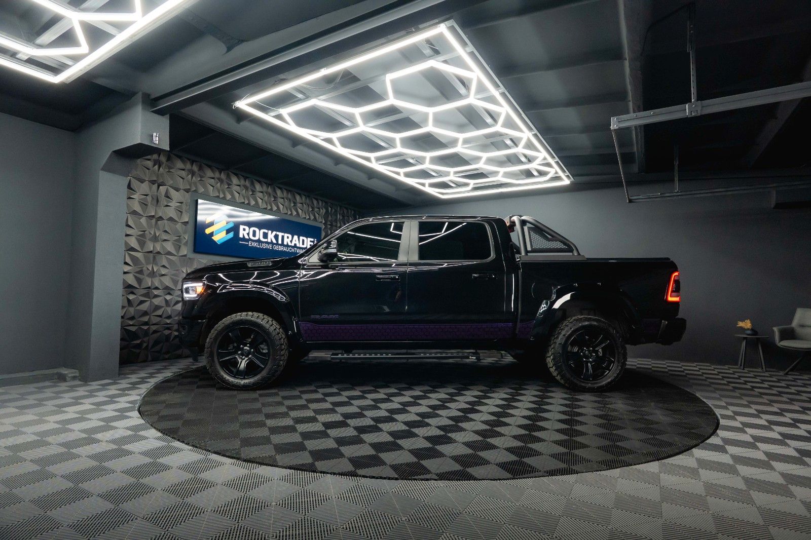 Fahrzeugabbildung Dodge RAM 5.7 V8 HEMI 4x4 OFFROAD Night-Paket *LED*19%