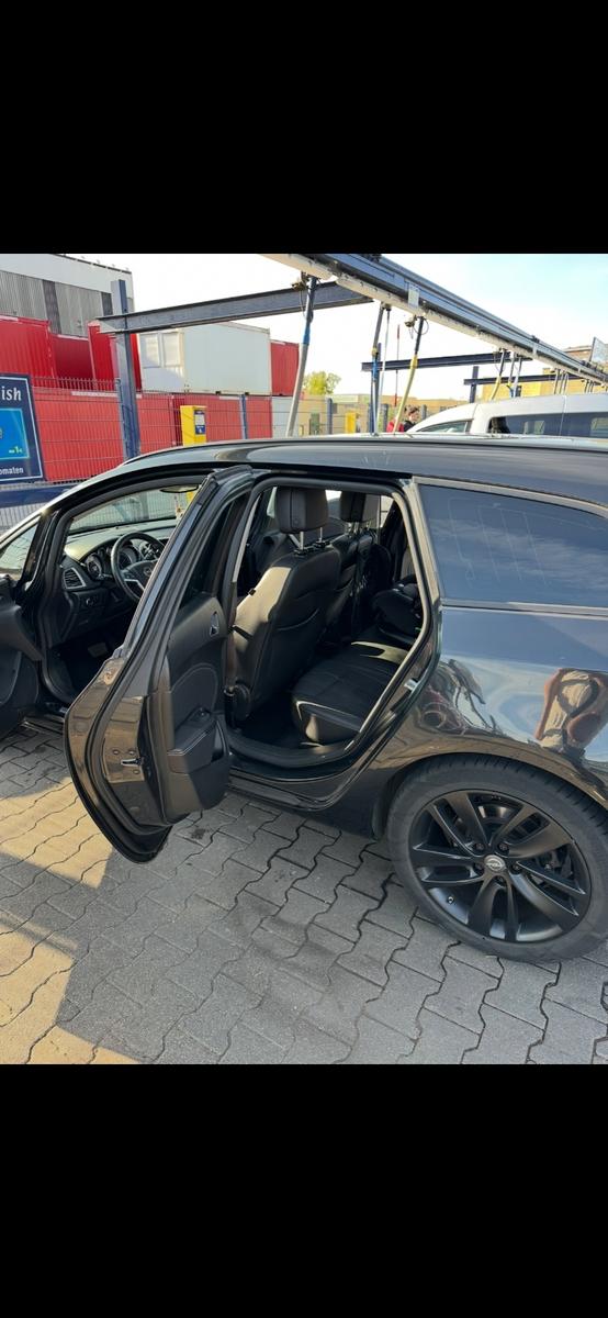 Opel Astra 2012 — photo 11