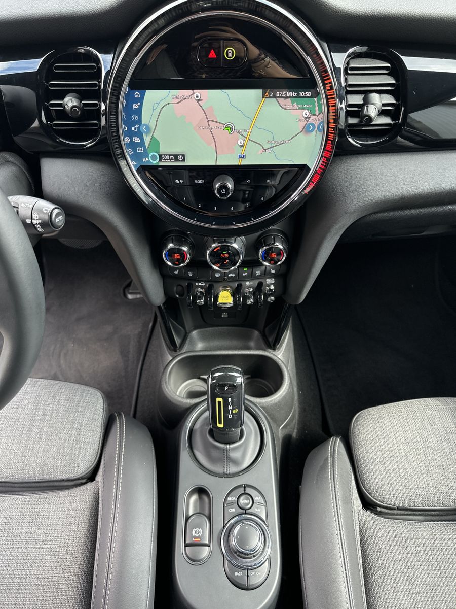 Fahrzeugabbildung MINI Cooper SE Classic-Trim NAV+LED+RÜCKFAHRKAMERA+SH