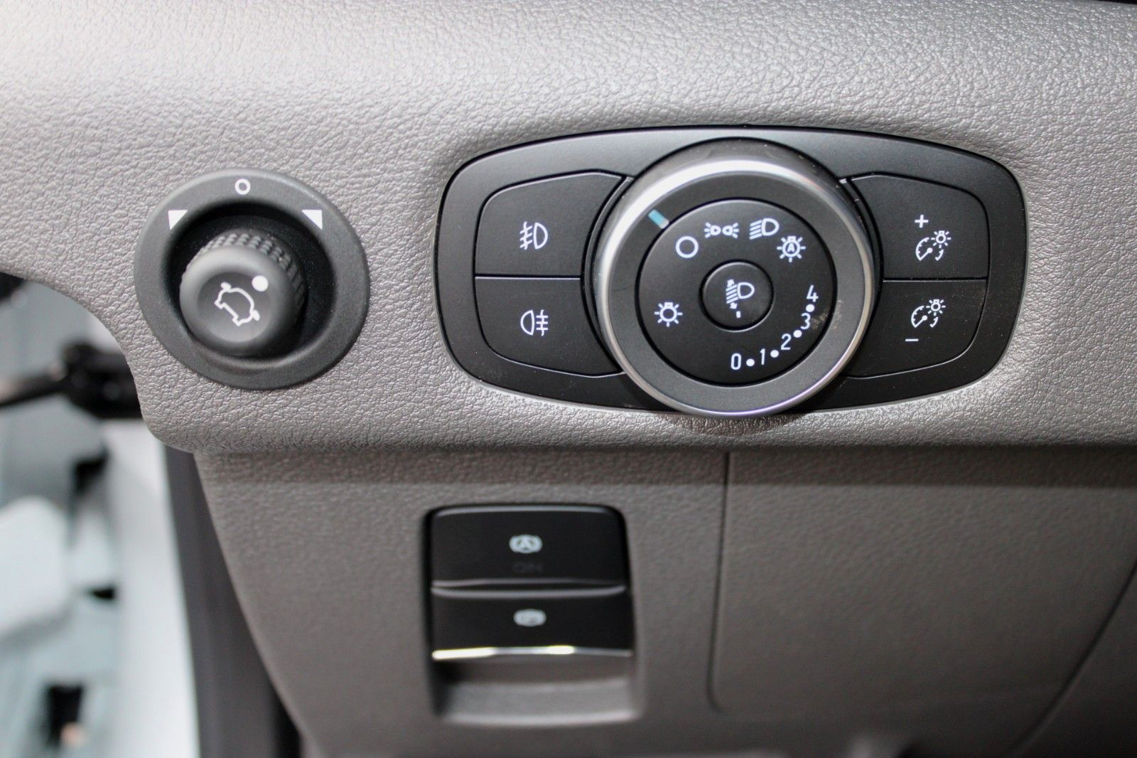 Fahrzeugabbildung Ford e-Transit 350 L3H2 TREND ELEKTRO + Technologie P